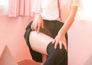 Feilin嗲囡囡 – 护士张俊佳的私拍图集，保证让你的生活多一点“医”治的色彩！