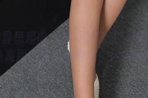 IESS异思趣向 – 婉萍的诱惑：厚灰丝与蓝色高跟，照片免费拿！你敢看吗？