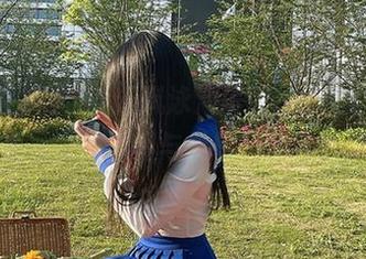 微密圈 – July芝岚泳池美图在线，让你感受夏日的懒惰与柔软，飘逸如梦