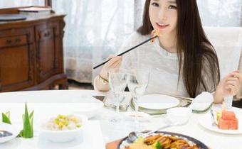 MiStar魅妍社 – 陆金佳Jessica的厨娘风格写真，厨房都变得有点暧昧了。