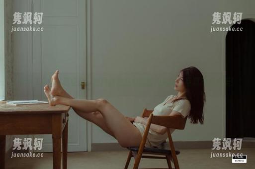 Min.E(민이)职业装：把网盘变成你的时尚指南，写真不只是美！