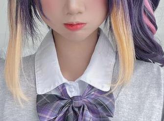 别眨眼！PoppaChan的全套白丝写真，瞬间点燃你的欲望！