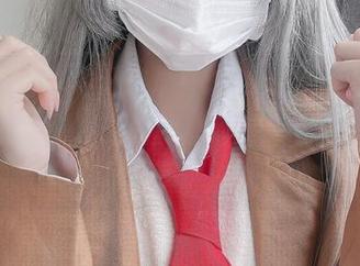对比普通私拍，这个PoppaChan的宵宫作品不一样，光线和情感似乎都在叙说故事。
