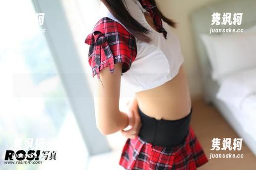 ROSI 丝袜资源,看ROSI如何用光影勾勒性感曲线!