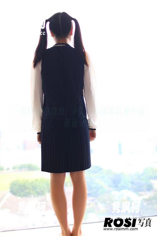 ROSI写真 一袭校服的魔力:ROSI高清写真集中的青春记忆