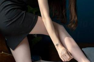 微密圈 - 闻香识女人图包：Sia不吃鱼的秘密，快来闻一闻！