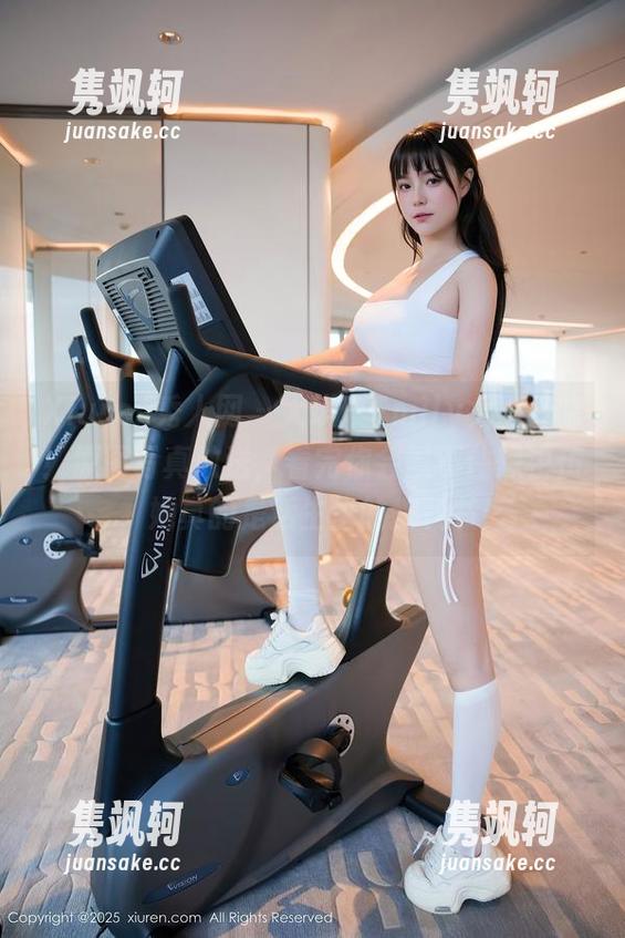 Xiuren秀人网-大琪琪Emily Xiuren秀人网 - 大琪琪Emily女王降临!原图写真放送,看完你会忍不住想模仿,她真的是活生生的教科书!