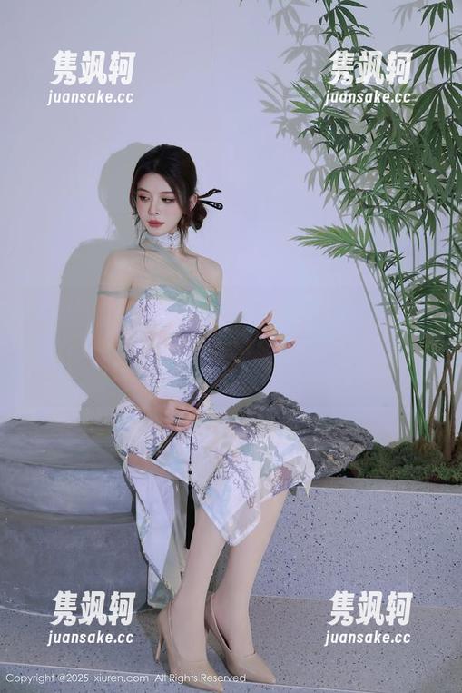 Xiuren秀人网-小Kiki Xiuren秀人网 - 跟随小Kiki的圣诞轨迹:全新图片更新,简直像在开启淘气模式!