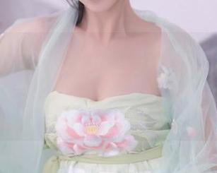 Xiuren秀人网 – 小泡芙winna的幽默瑜伽图包分享：我也想这样摆pose，只是不知道我的后驱能接受吗？