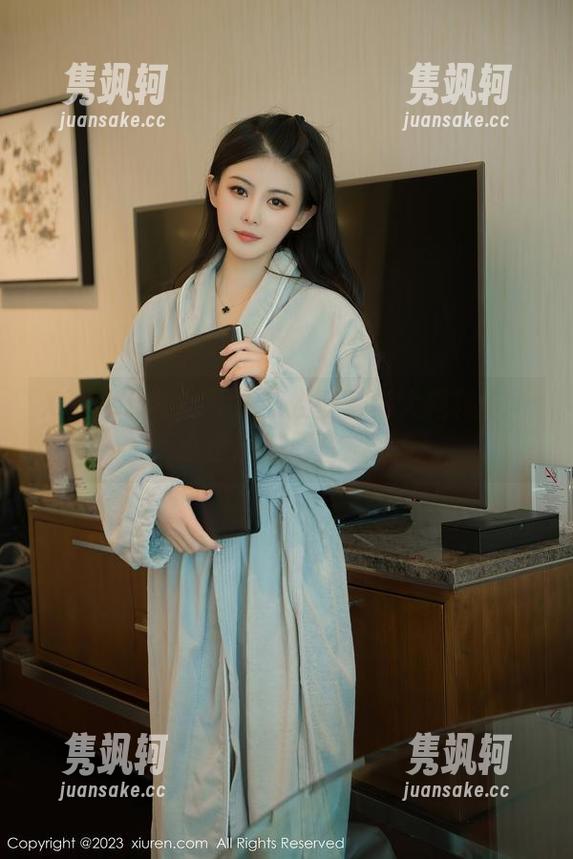 Xiuren秀人网-小逗逗 Xiuren秀人网 - 办公室写真大揭秘——小逗逗的照片趣事