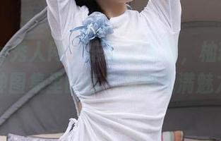 Xiuren秀人网 – 忘记圣光吧，柚琪Rich女神图集里的每一刻都充满魅力！