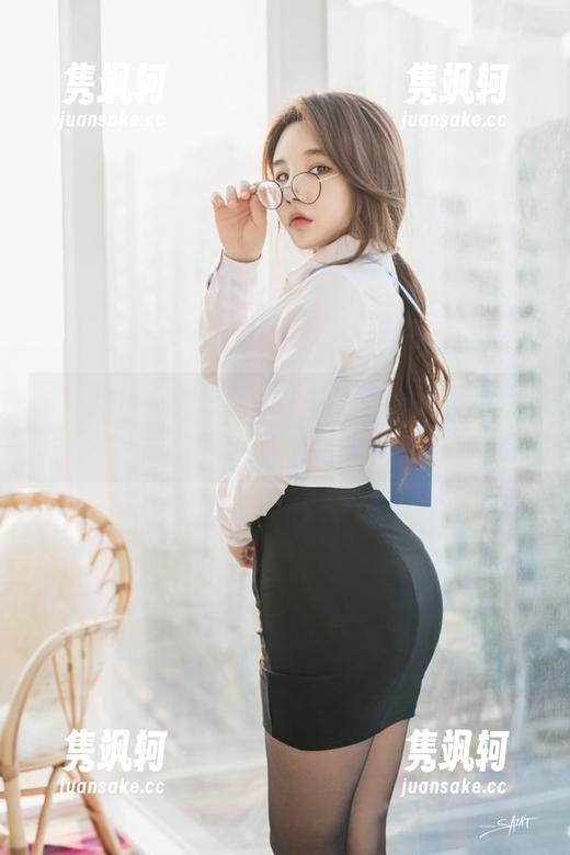 Zzyuri Zzyuri白衬衫写真集新更新,天哪,光影真是太会玩了!