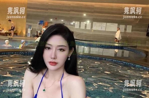 不爱笑的赛琳 微密圈 - 不爱笑的赛琳的西服+渔网丝袜,偷偷无圣光的套图,仿佛有无形的引力。