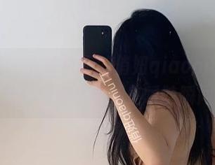 微密圈 – 无法抗拒的俏妞qiaoniuTT白丝：原图中的那些暧昧瞬间