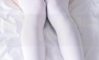 制服与白丝的绝配，兔玩映画的写真，一起下载收藏吧！