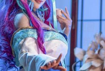 高清咔喵KANEKOJK制服美图，瞬间让人觉得自己也回到了那个单纯的年代。