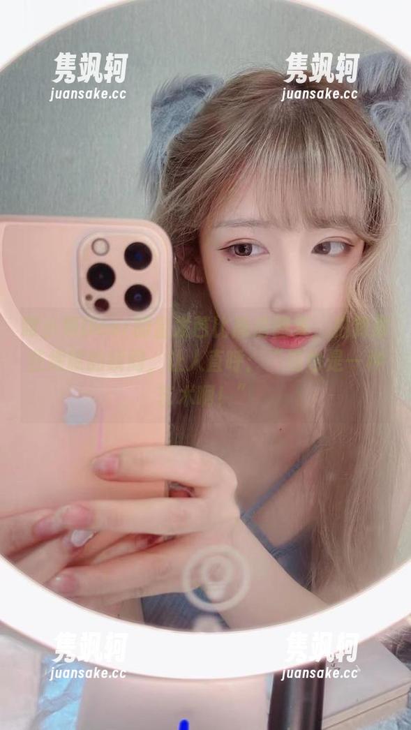 啾小妍Deer的金发芭比高清图集，拍到那些细腻的瞬间，让人直呼：“这也是一种艺术啊！”