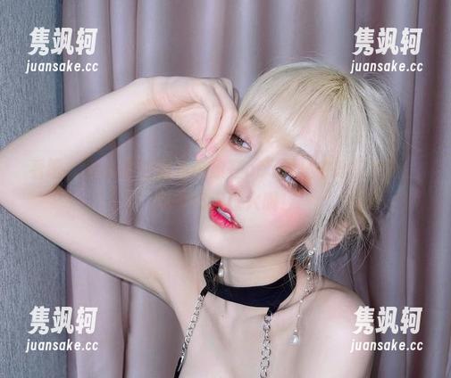 啾小妍 看吧,啾小妍的御姐形象在cos图集中怒锁视线,眼神有点过火哦!