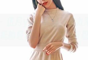 嗲囡囡 – 伍月yuer的丝袜魅力深藏：原图和壁纸的轻松碰撞，绝对意想不到！