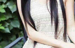 头条女神 – 张蓝欣的灰丝私房，光线打在肌肤上，真是个慵懒的午后。