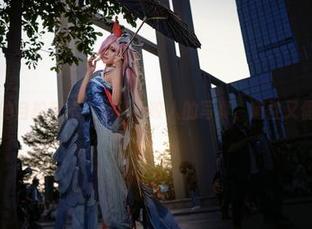 居家中的自拍艺术：奶狮不咬人的写真，随性又偶像派！