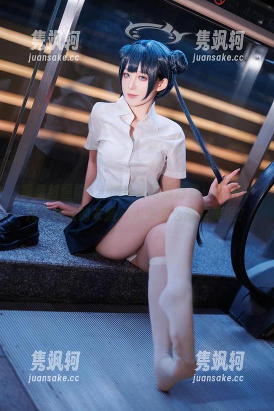 封疆疆v 跟着封疆疆v,连衣裙写真合集:不买个几千块钱的衣服,人生怎么能完美呢?