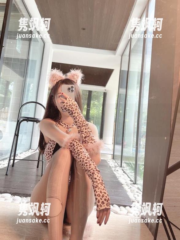 小玉吃果冻 微密圈 - 小玉吃果冻与她的紫色上衣:怎么看都是个高清梦幻