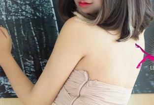 尤果网 – 周妍希的居家写真：谁能想到，窝在家里也能发光发热？