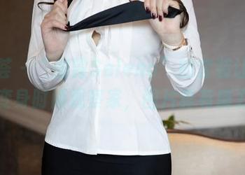 尤蜜荟 – “娜露Selena”的套装让我瞬间变身时尚观察家，图片真有魔力！