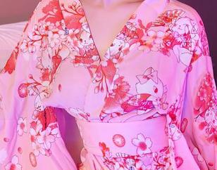 尤蜜荟 – 邂逅田冰冰的最新红裙合集，仿佛在轻柔的梦里漫步。