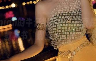 年年Nnian的牛仔裤写真，简直是潮流的教科书，别忘了翻页哦！