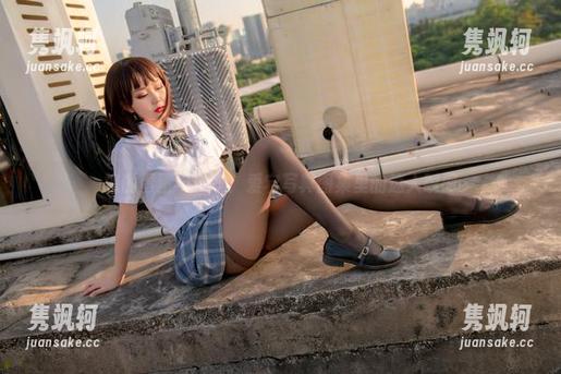您的蛋蛋与赛车：爱宕写真图集里的迷人瞬间