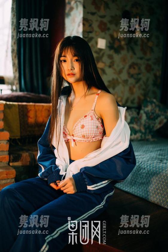 果团网-龚玥菲 果团网 - 图册中的龚玥菲:日常琐事,不经意间绽放的优雅