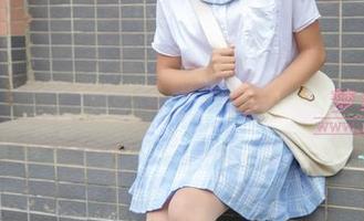 梦丝女神 – 琪琪的粉衣与肉丝袜写真，壁纸中的轻柔触感
