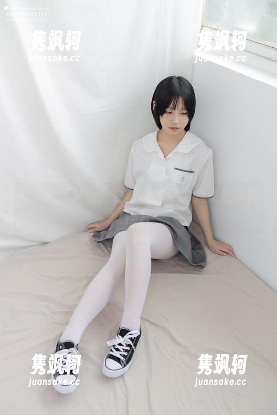 森萝财团解析：白丝碰撞凉席的美足写真图片
