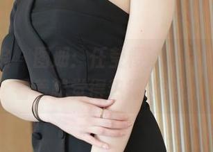 模范学院 – 图册：任莹樱泳装写真，光是看着就觉得热得发烫。