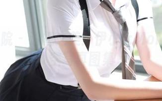模范学院 – 透视之美：伊小七MoMo的镂空写真图集