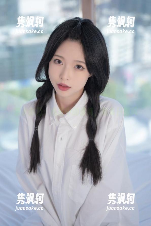 清水由乃：私拍中的清纯，如夏日微风