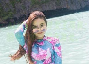 爱蜜社 – ALICE梁紫轩女王写真：图包里的每个细节都在发光。