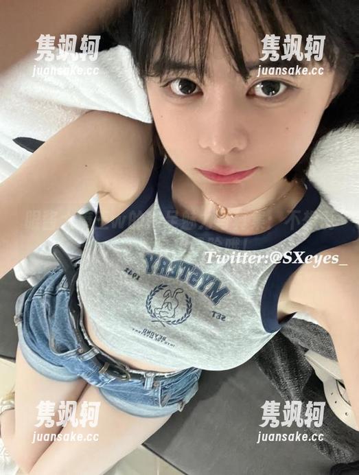 眼酱大魔王w 眼酱大魔王w的裸足魅力写真集:不想说,下载自担风险哦!