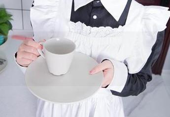 神乐坂真冬的绝对企划：黑白丝原图套图，连旁边的奶茶都不敢放肆！