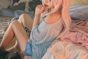 神沢永莉的粉色格子裙，免费套图带你感受不一样的夏天