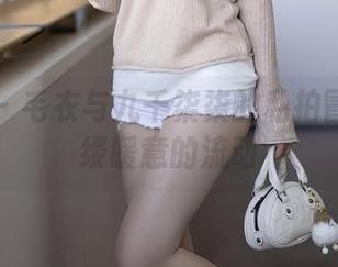 秀人网 – 毛衣与九千柒柒的私拍冒险：一缕暖意的流动