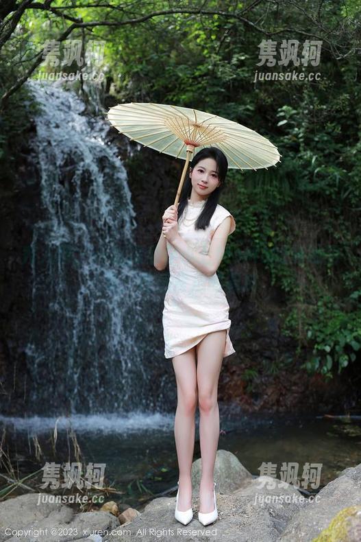 秀人网-伊小七MoMo 秀人网 - 一路探索伊小七MoMo的妹妹图集:性感背后的调皮