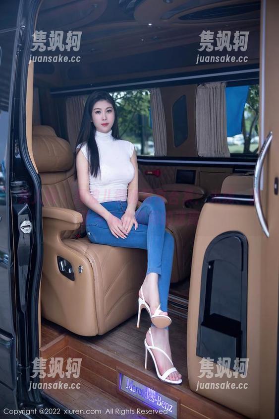 秀人网-周波儿 秀人网 - 周波儿御姐写真合集:光线、影子与心动瞬间的迷离