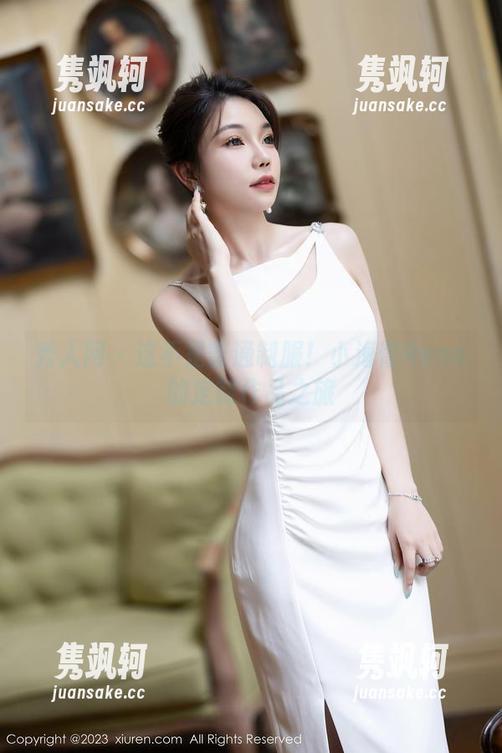 秀人网 - 这不是普通制服！小海臀Rena的定制作品之旅