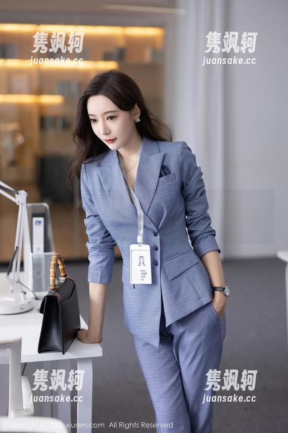 秀人网-江真真 秀人网 - 江真真的圣诞全套:光线玩耍,影子跳舞