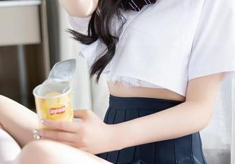 秀人网 – 当“白浅浅”穿上校服，瞬间收割无数心动时刻！分享这一刻的美妙