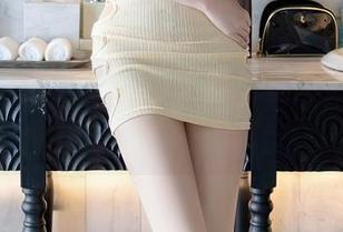 秀人网 – 在黄乐然的定制写真里，黑丝与豹纹内衣一起调皮