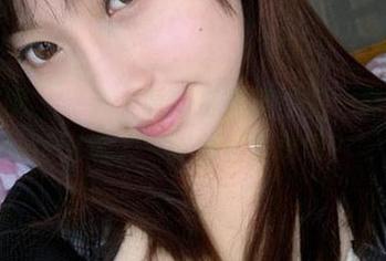 微密圈 – 哎呦，童小芯眼镜图包，真是舒适又迷人，咋那么好看呢？